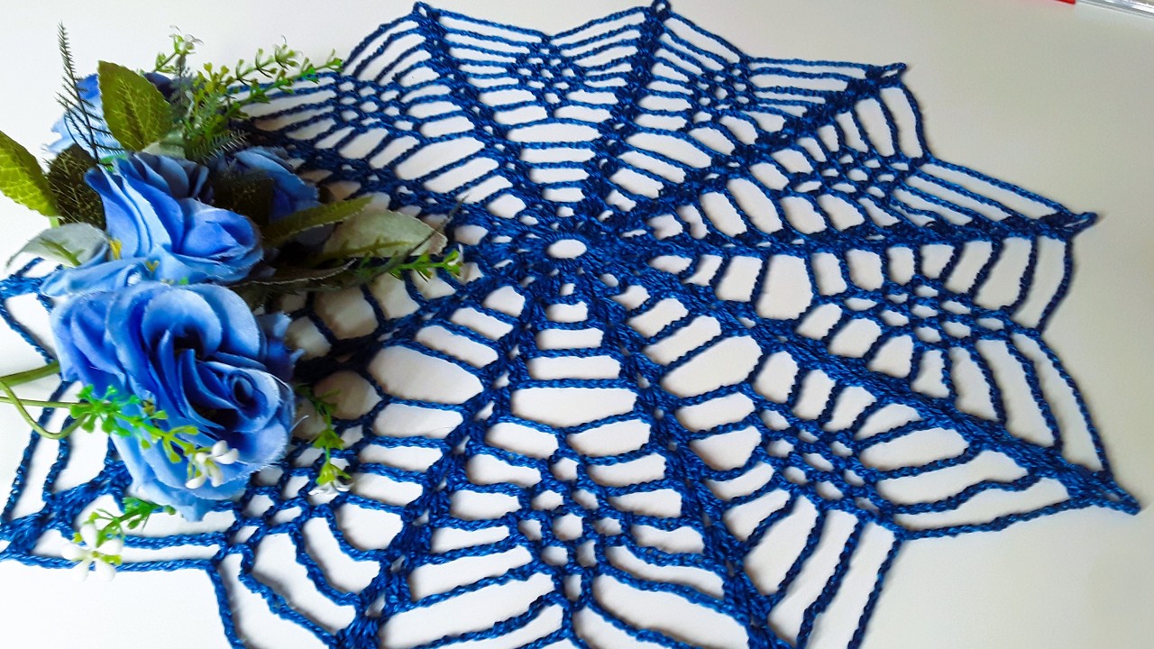 TOALHINHA  DE  CROCHÊ  REDONDA  MUITO  FÁCIL  DE  FAZER.