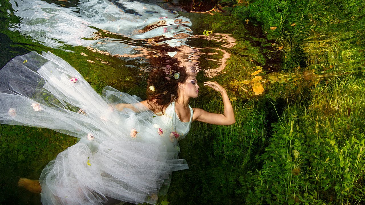 Underwater backstage video