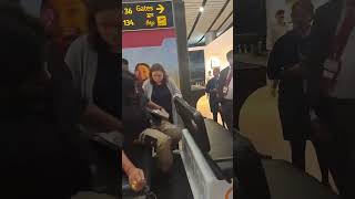 మచ Handsome గ ఉననవ Anna