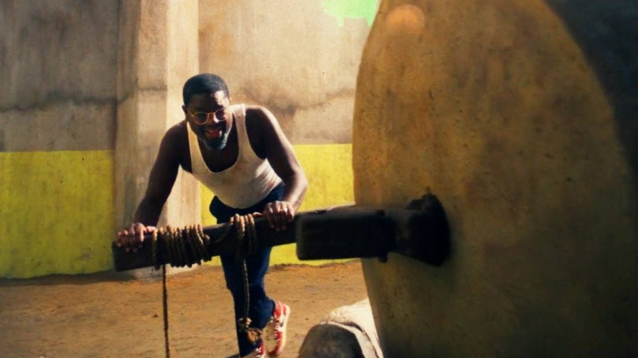 Egész nap egy malomkereket kell hajtania, ha életben akar maradni