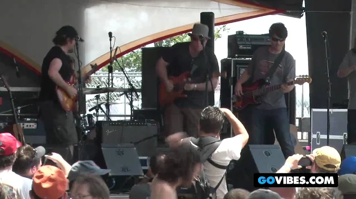 Lo Faber & Aaron Maxwell Perform "Fortress of Soli...