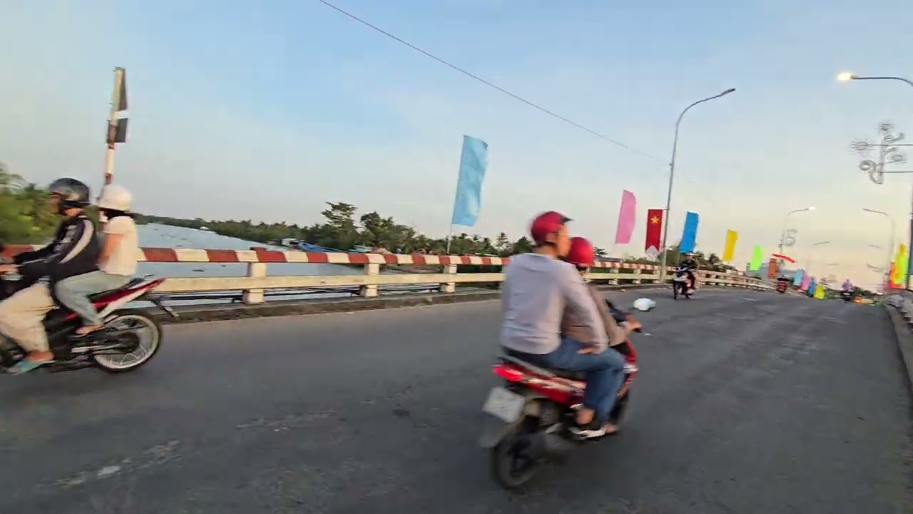 Ngắm hoàng hôn ngày Tết