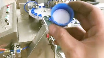 two heads caps wadding machine foil inserting equipment with hot melt glue system& caps lifting feed