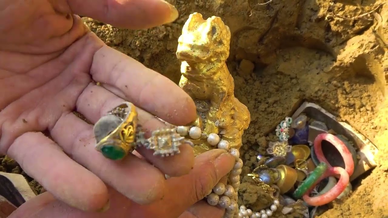 Wilderness exploration: The metal detector transforms into the golden god of wealth in my hands - YouTube