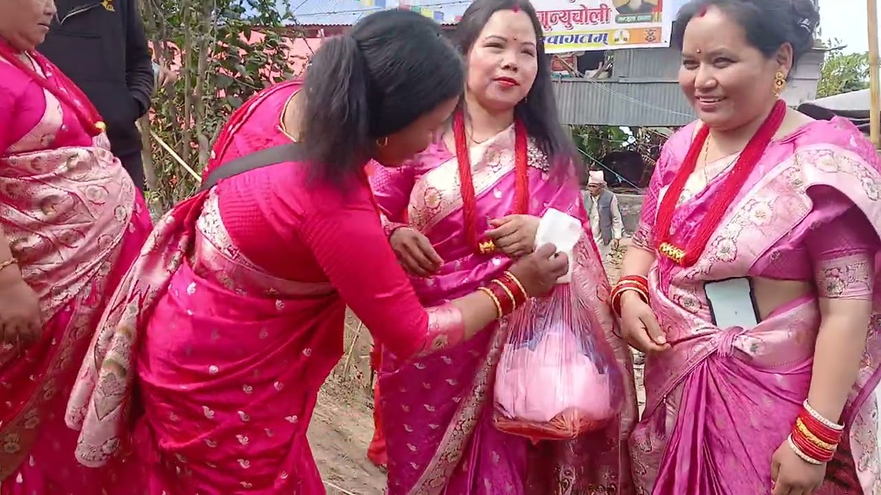 🌺 छेवर शुभ व्रतबन्ध , गुन्यू चाेलीमा घर मावलीलाई य चेलीबेटी द्वारा सरी स्वागत गरिन्छ हेर्नुस् ।🌺