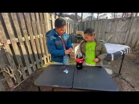 Experimento con soda y mentos