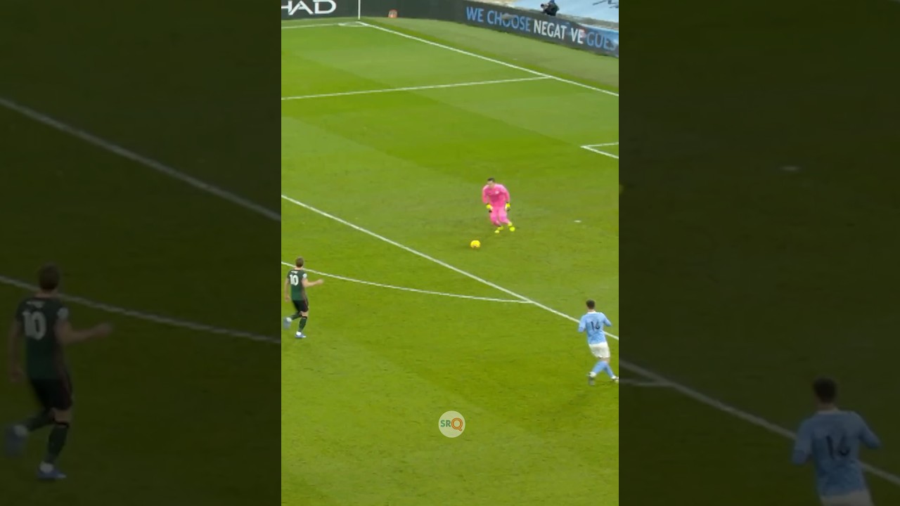 Ilkay Gundogan brought down Davinson Sanchez 