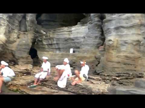 rock temple-tanah lot bali,indonesia