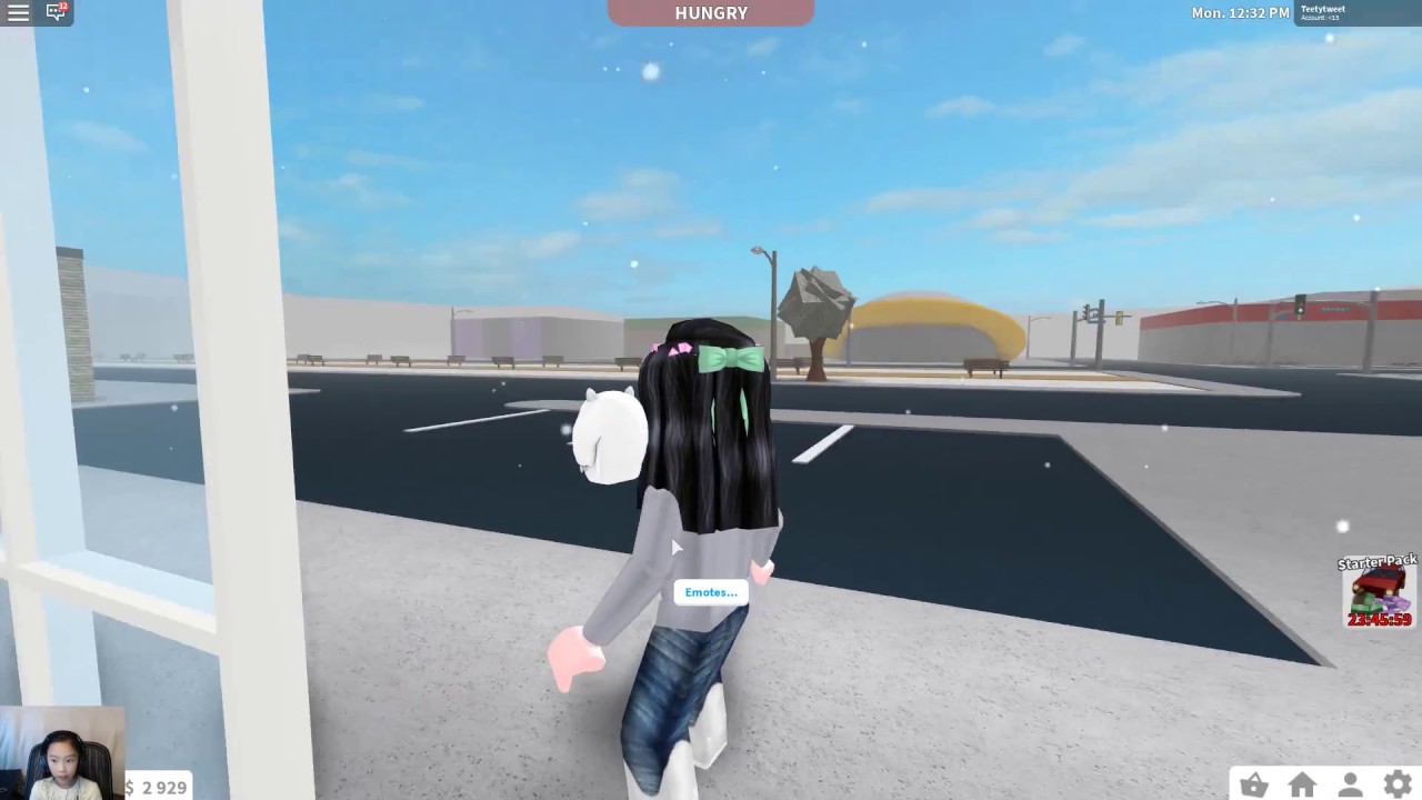 First time playing Bloxburg!!!
