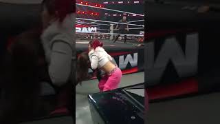 IYO SKY IS PUSHED OVER THE ANNOUNCER TABLE!!😱