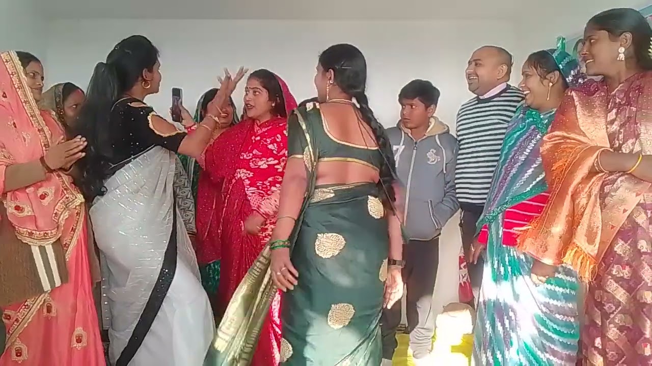 धमाकेदार चुटकुला नाच गीत (देहाती डांस)देबै डगरिया तोर के 😭😭