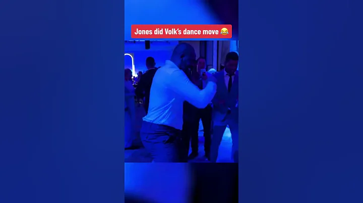 When Jones danced like Volk 🤣 (via Alex Volkanovski/TT)