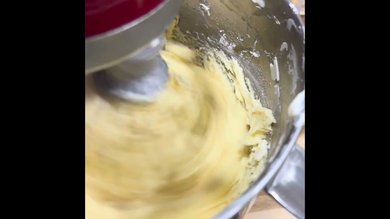 First time making banana pudding! 🤞🏽Music by: Driftmob Orchestra Title: Back to the Lounge