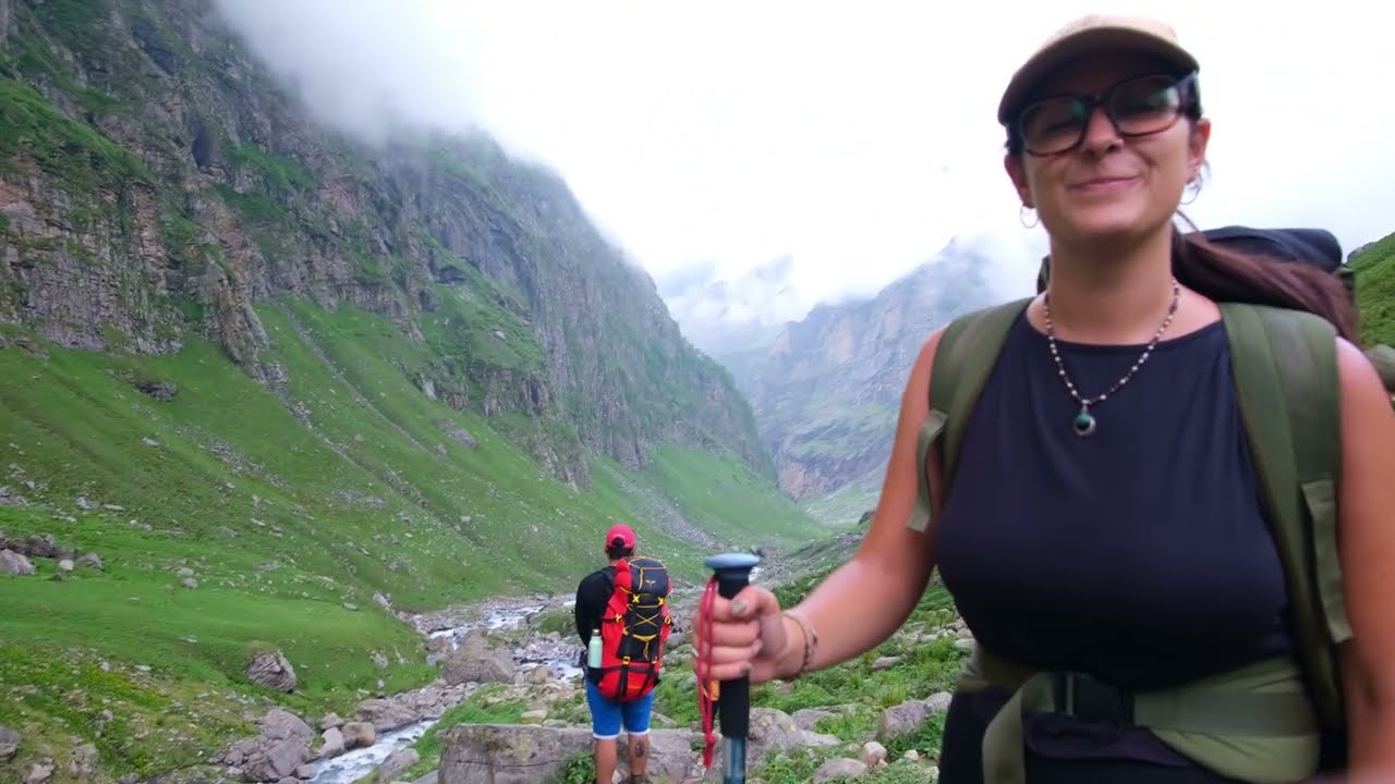 Hampta Pass Trek Day 2 | Freezing River Crossing & Mountain Views 🌊❄️🏔️
