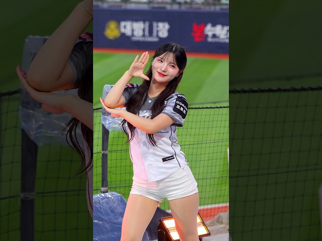 'Hit me!' 권가영 치어리더 아웃송 챌린지 #권가영 #KwonGaYoung #권가영치어리더 #KTwiz #치어리더 #cheerleader #직캠 #shorts