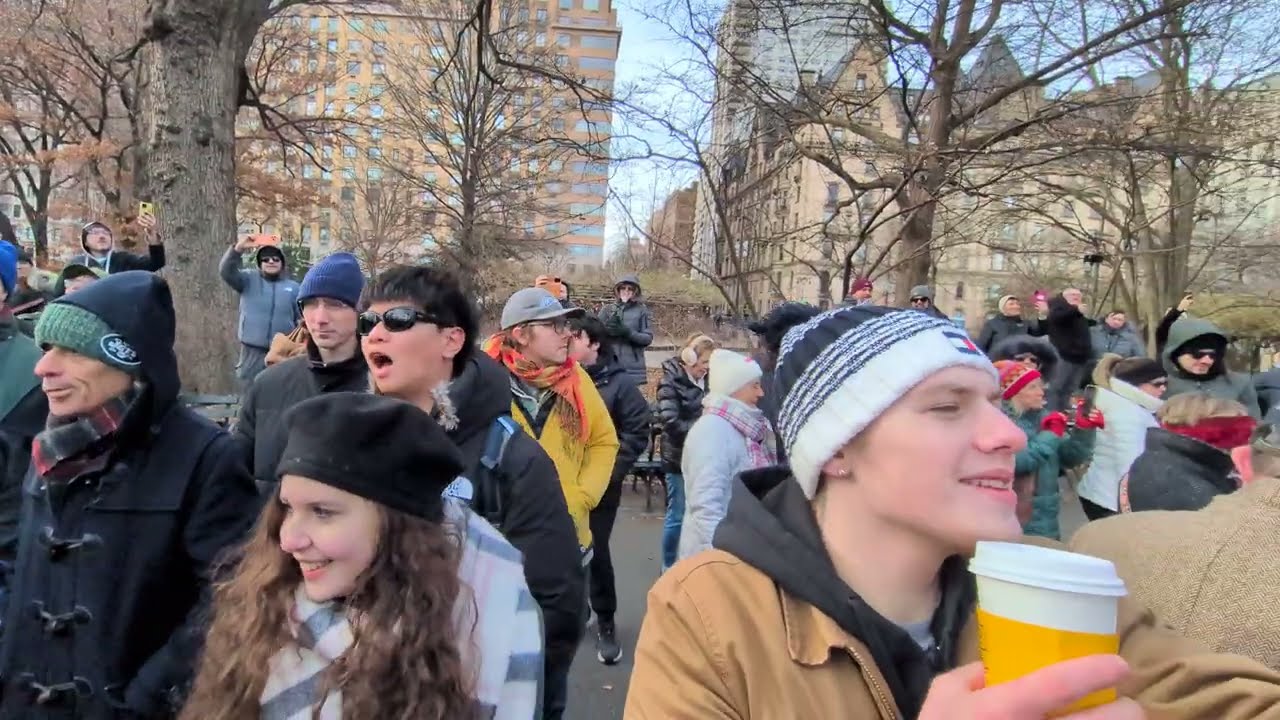 «Всё, что тебе нужно, — это любовь» — 45-я годовщина со дня смерти Джона Леннона в парке Strawber...