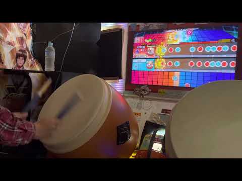 ゲーセンの"女性"店員と目が数回あった、太鼓にお金を入れる時も「え、こんなイケメンが太鼓の達人やるの？」みたいな感じで何回も見られたし(決して俺の服がダサいわけではないw)オフラインを直してもらうとき