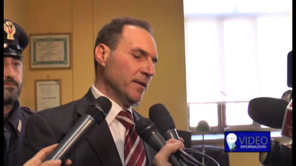 Tenta la fuga nascondendosi in un divano, arrestato boss Pariante