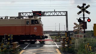 台鐵 554次 莒光號 本務E212電力機車 附掛2節電源行李車 部前寮平交道通過/TRA GE E42C leading Juguang express + 2 power baggage cars