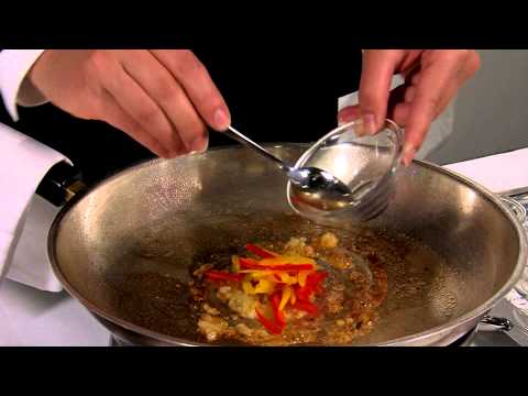 Video: Wie Man Beef Stroganoff Köstlich Zubereitet