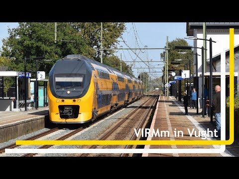 6 bakken VIRMm komen door station Vught