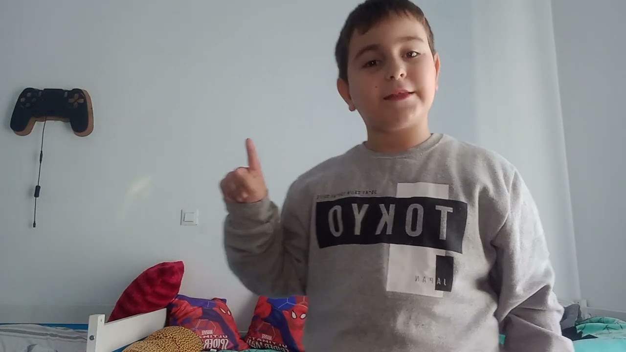 παρουσιάζω τησ φυγουρεσ καραγκιόζη απο σκιεσ και γέλια part 2