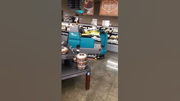 Autonomous self driving floor cleaner at Walmart