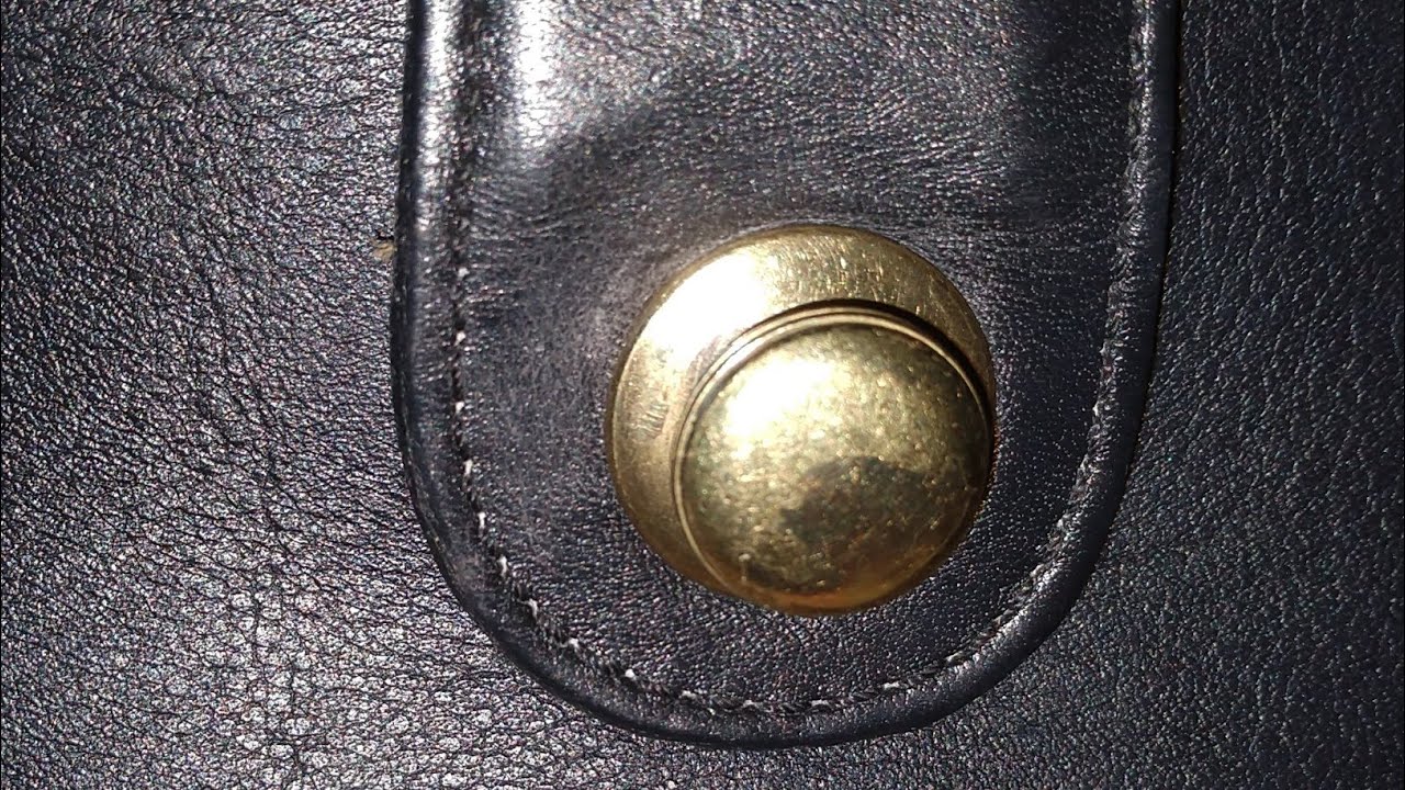 How to use the push button lock on vintage Coach bags. 
