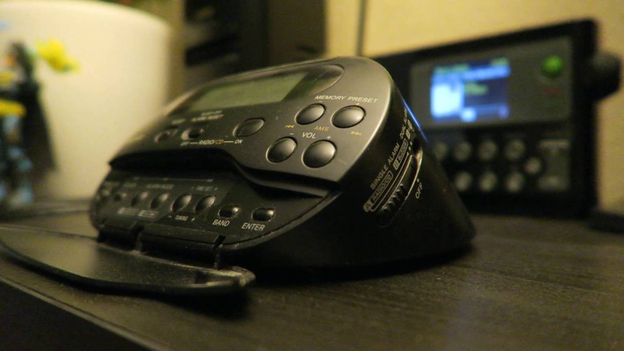 My Sangean WFR-27C connected to the Sony ICF-IR7