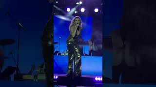 Hadise - Küçük Bir Yol (Live Performance)