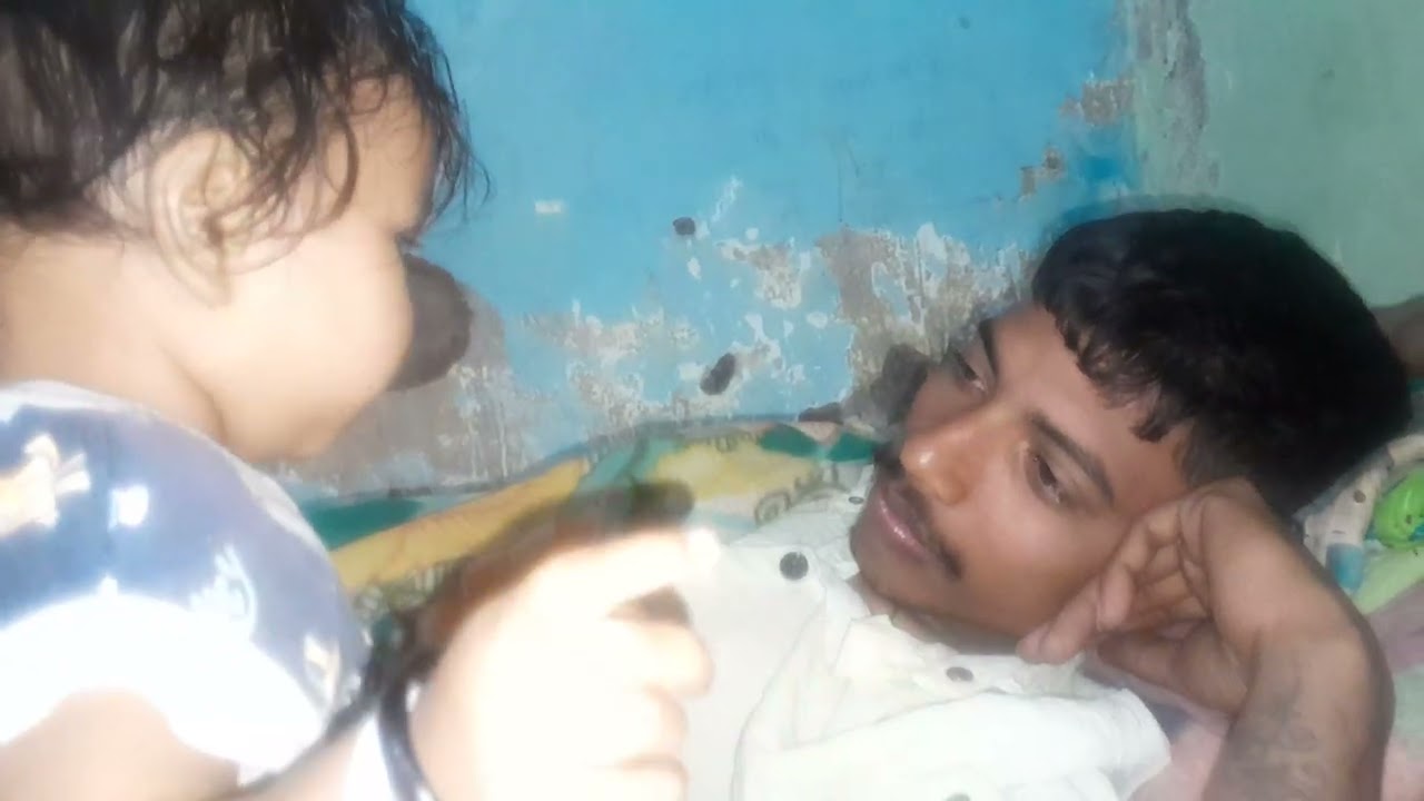 বাবা যখন তার মেয়েকে এত খুশি দেখেন, তখন সারা দিনের ক্লান্তি মুহূর্তের মধ্যে দূর হয়ে যায়। #baby