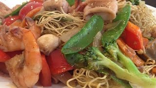 Crispy Egg Noodle with Seafood /Mì Xào Giòn Đồ Biển (English)