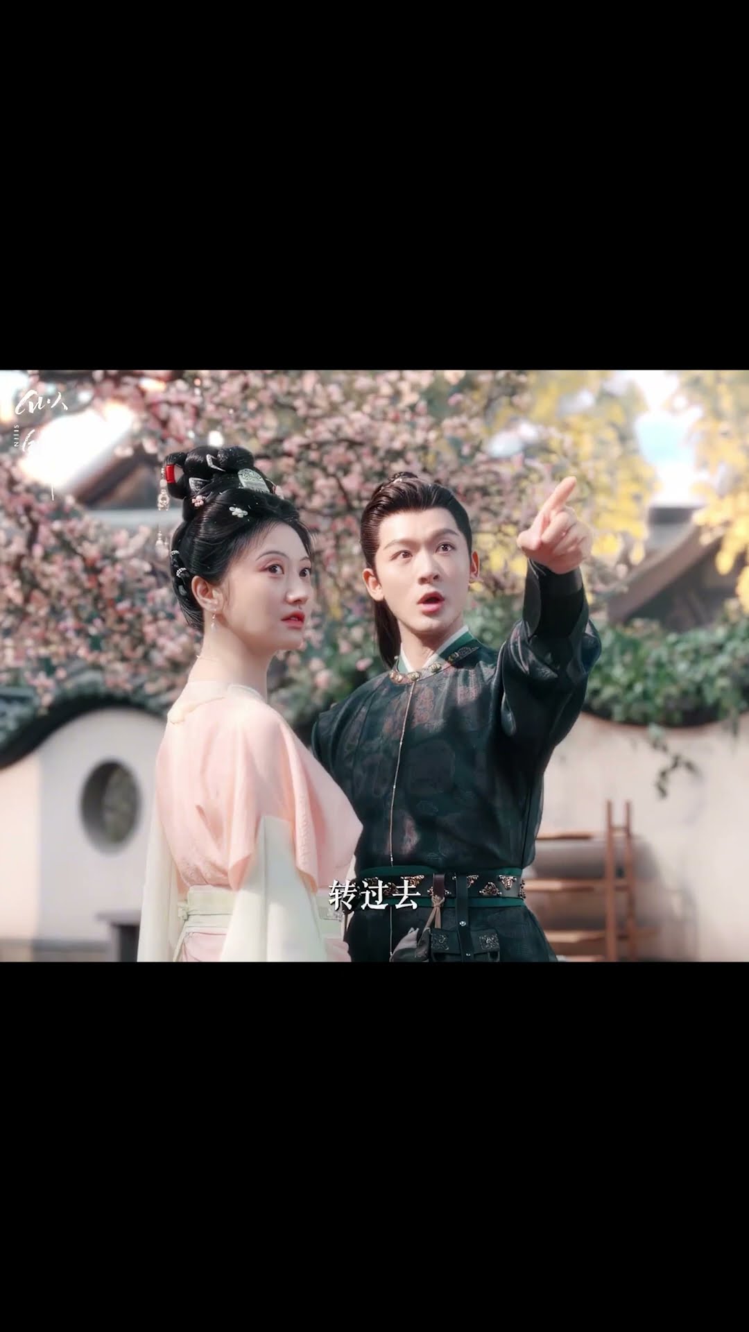 He needs a kiss when the answer isn't good enough? #似锦 #SiJin