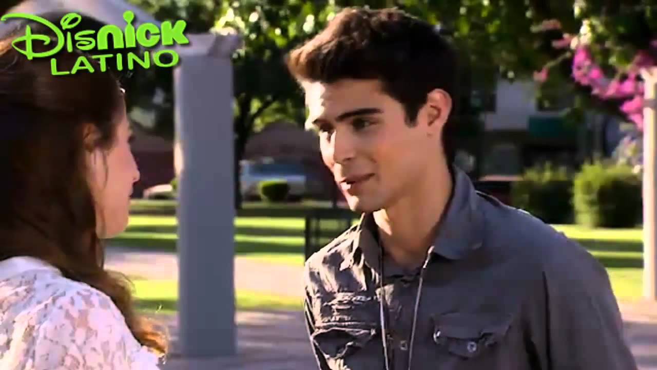 Violetta - Clip Ep 24- Tomás a punto de besar a Vilu