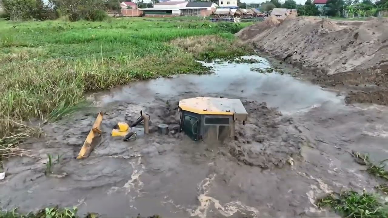 Bulldozer sinking completely 202512300626 enz