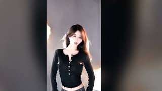 王梓伊 || shake it