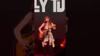 Old me (new wig) - Molly Tuttle (live at Kent Stage)