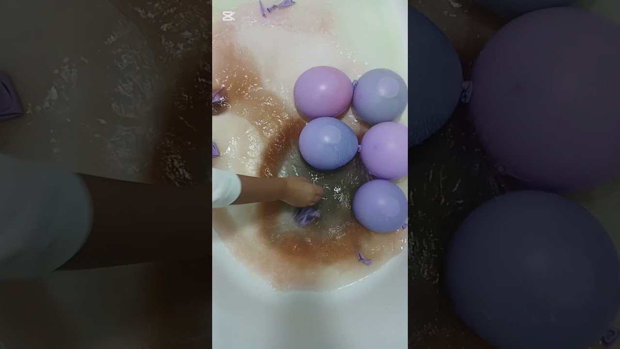 How many colored balloons do you see?