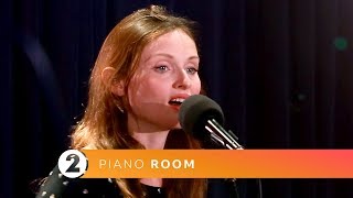 Sophie Ellis-Bextor - Murder On The Dancefloor (Radio 2 Piano Room) chords