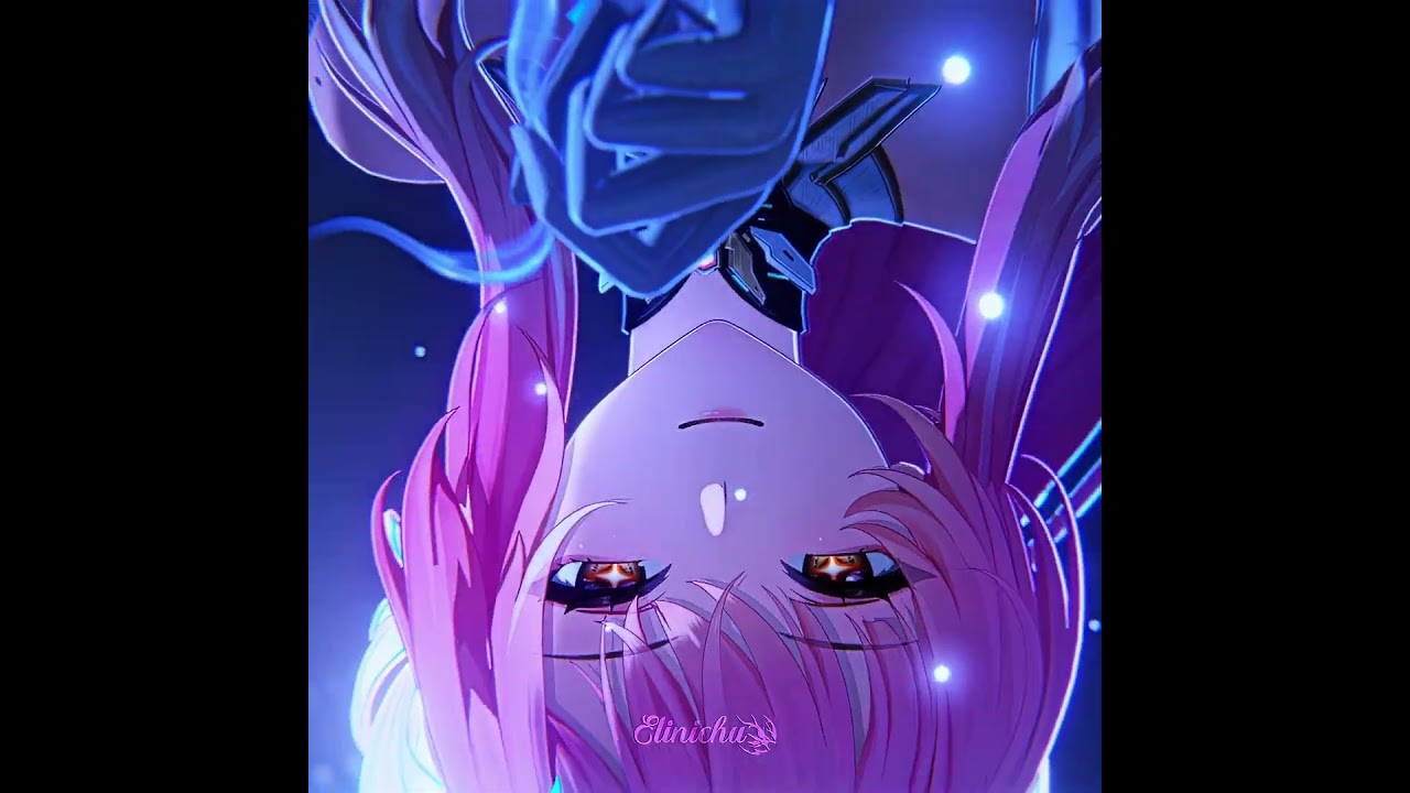 the pink hair girl is so pretty! 