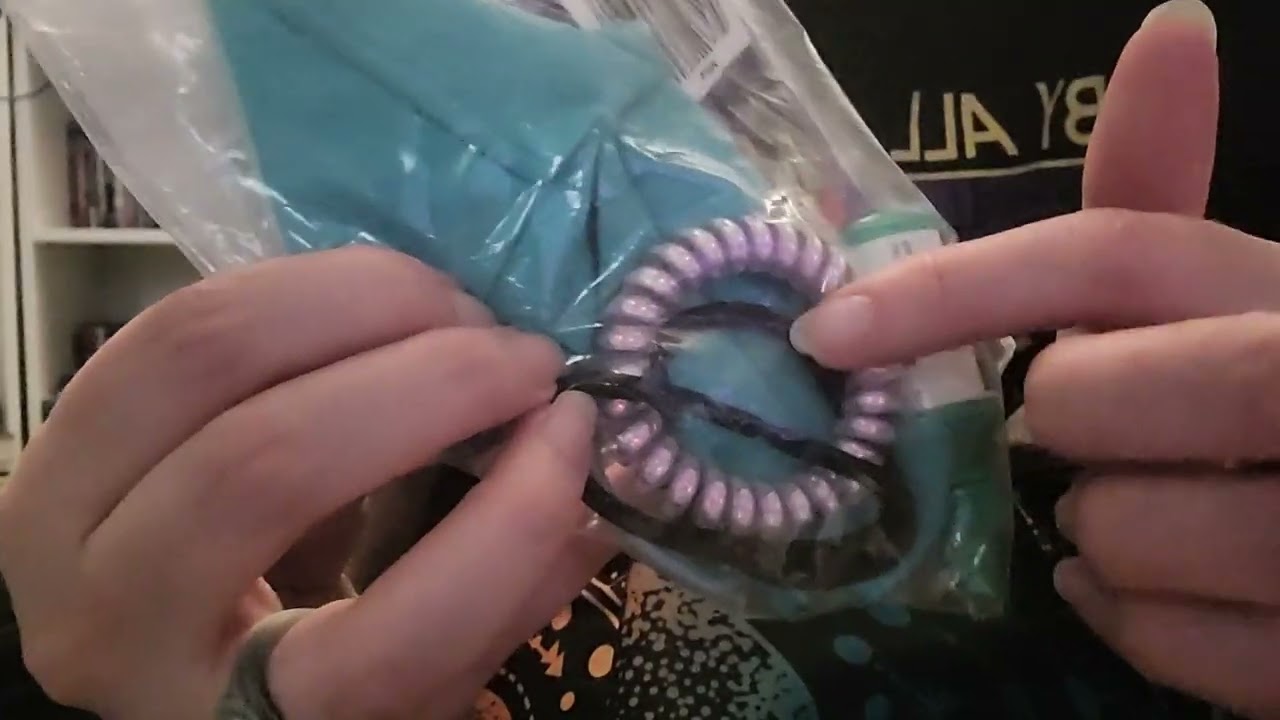 ASMR What's In My Purse - Whisper