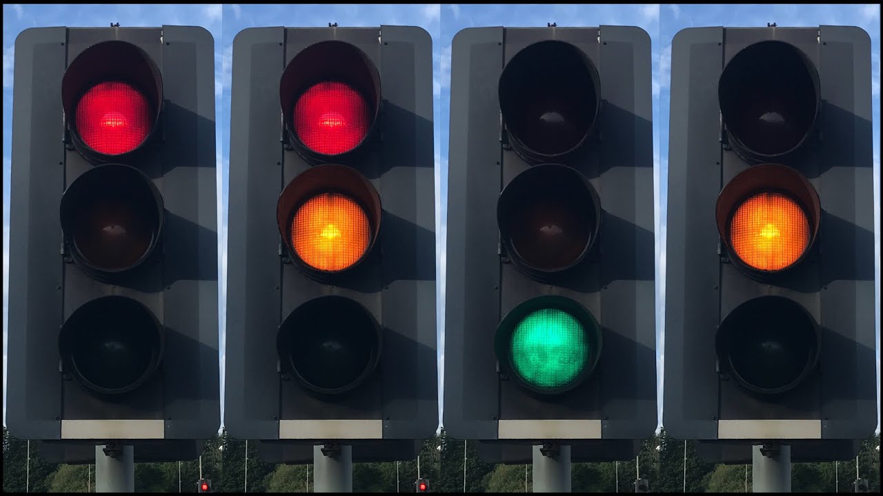 Maesycwmmer: Main Road A472 J/O Tabor Road, Plessey Automation & Siemens Helios Traffic Lights