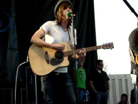 dare4distance nevershoutnever
