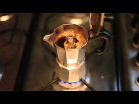 wie man einen Espresso Kaffee mit Sahne machen