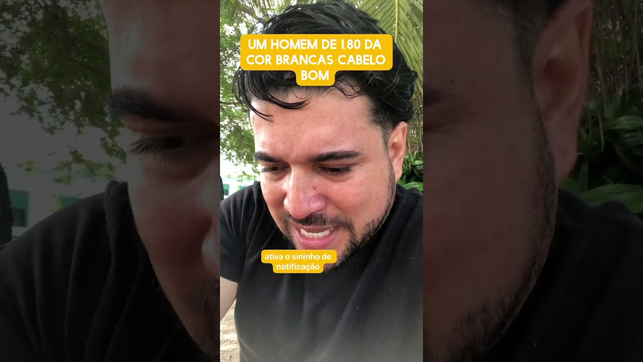 Um homem de 1,80 da cor branca,cabelo bom