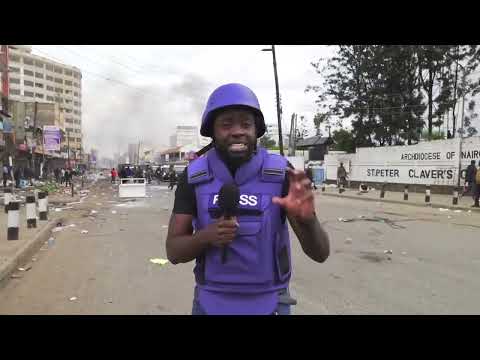 JUST WATCH!!! Police supervising GOONS as they LOOT CBD BUSINESSES
