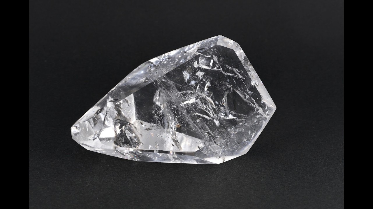 水晶 磨き石カット 327g / Quartz - YouTube