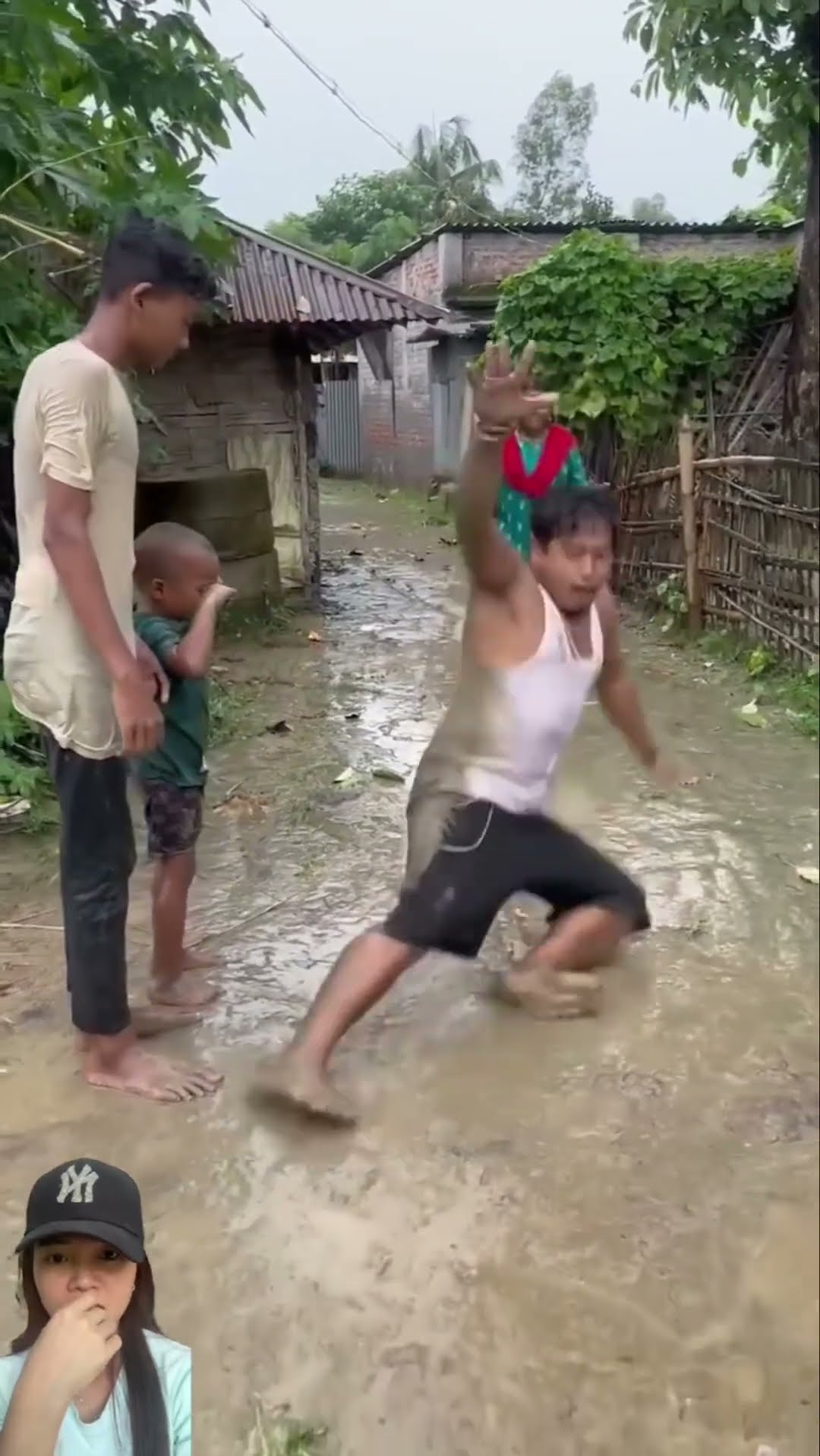 MAKANYA JANGAN NGEJEK JATUH JUGA KAN ⁉️?#shorts #funny #dubbing