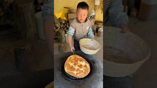 The little bit boy make yummy dinner #shorts #woodscraft #diycrafts#comedyeffect