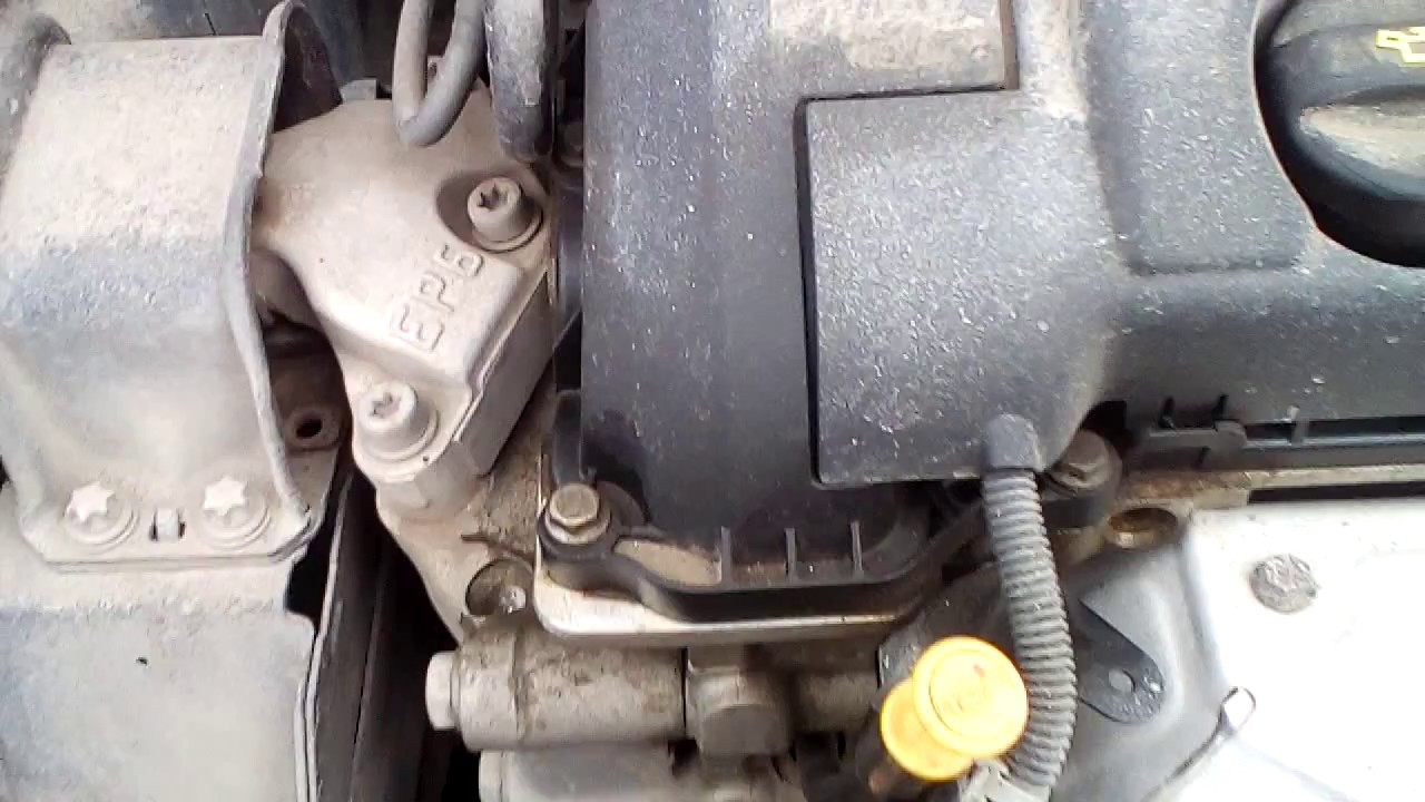 Почему двигатель так тарахтит? - YouTube